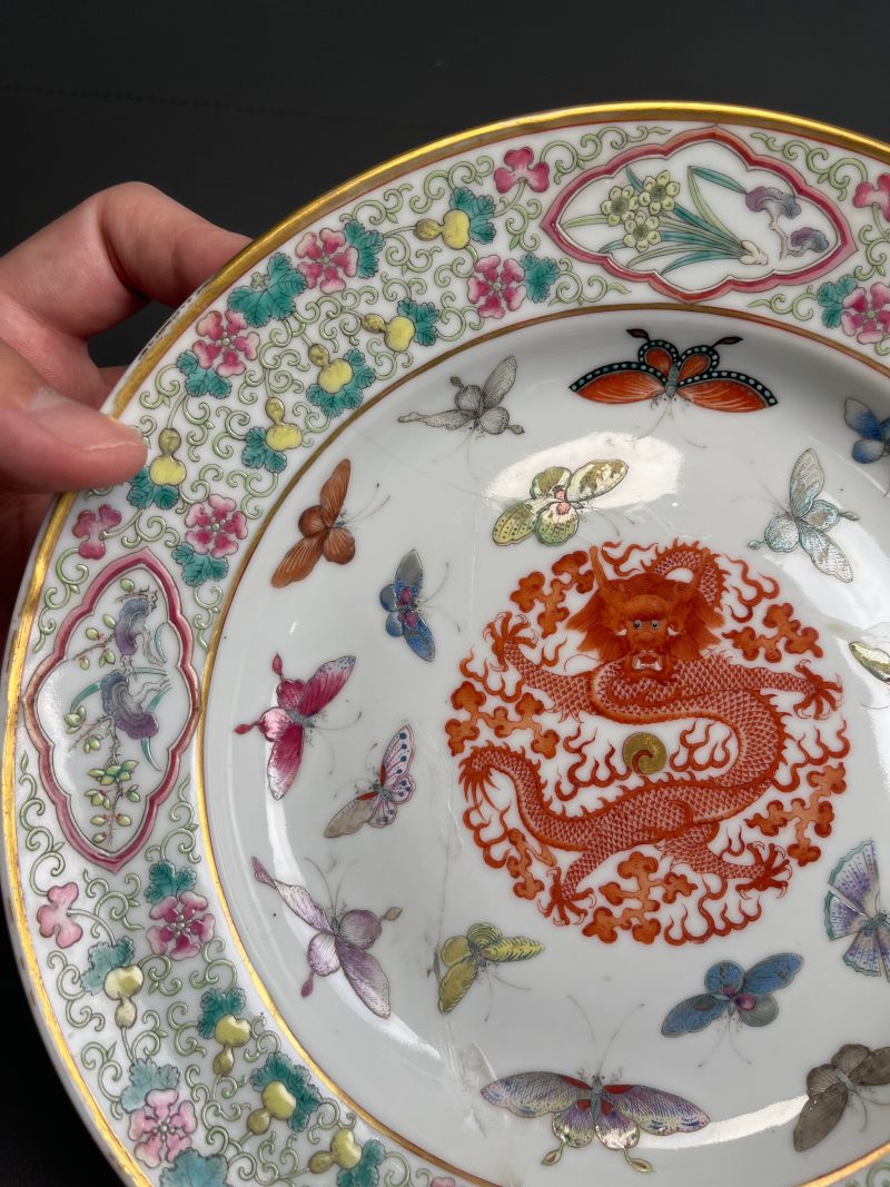 清光绪  粉彩“福禄万代”百蝶团龙纹束腰大盘 ( 一对 ) - 图19
