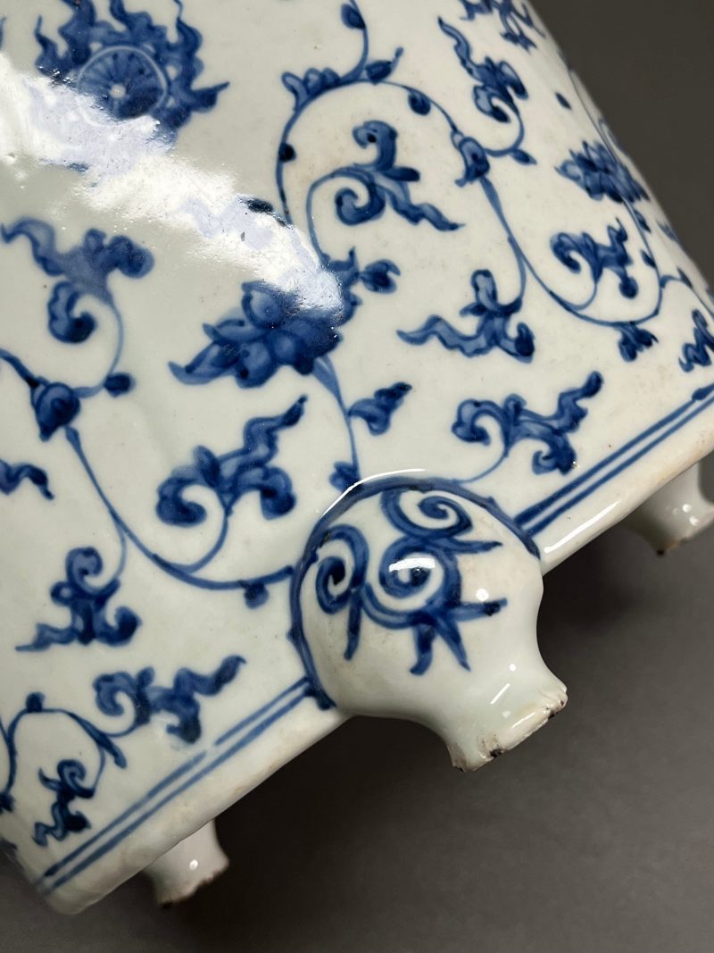 明正德 青花莲托八宝纹香炉 - 图14