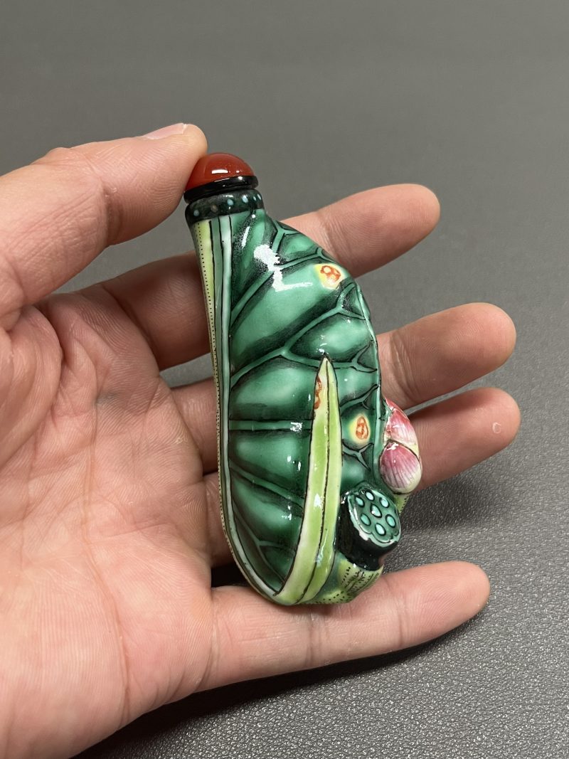 清  仿生荷叶莲花鼻烟壶 - 图4