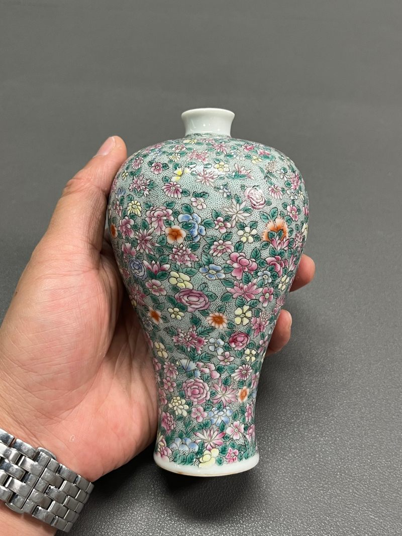 清晚期  粉彩“百花不落地”梅瓶 - 图7