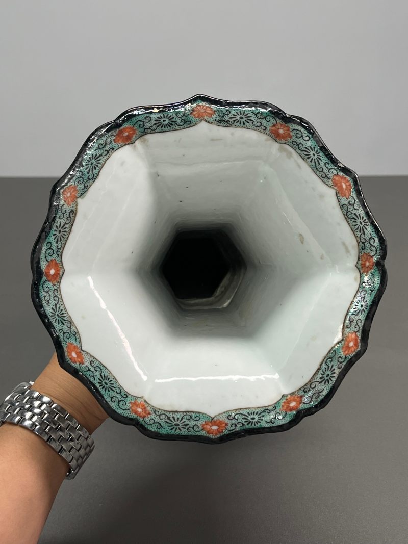清康熙  五彩六面开光花卉纹花觚 - 图16