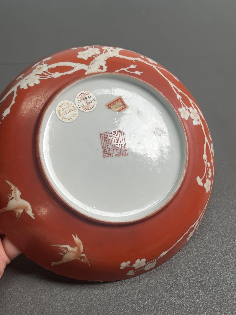 清道光  珊瑚红留白喜上眉梢花口盘（一对） - 图18