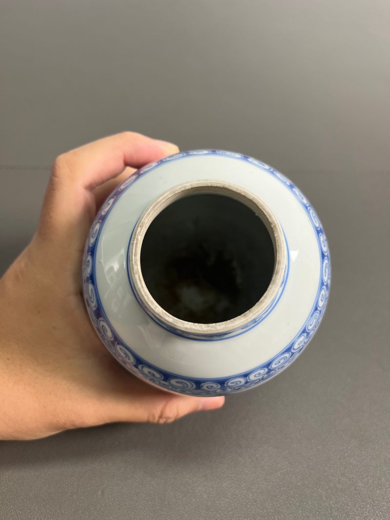 清雍正  青花淡描缠枝花卉纹灯笼尊 - 图10