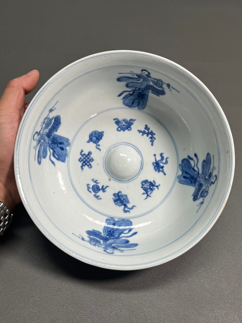 清康熙   青花浮雕回纹外折枝四季花卉内“麻姑献寿”图馒头心碗（一对） - 图19