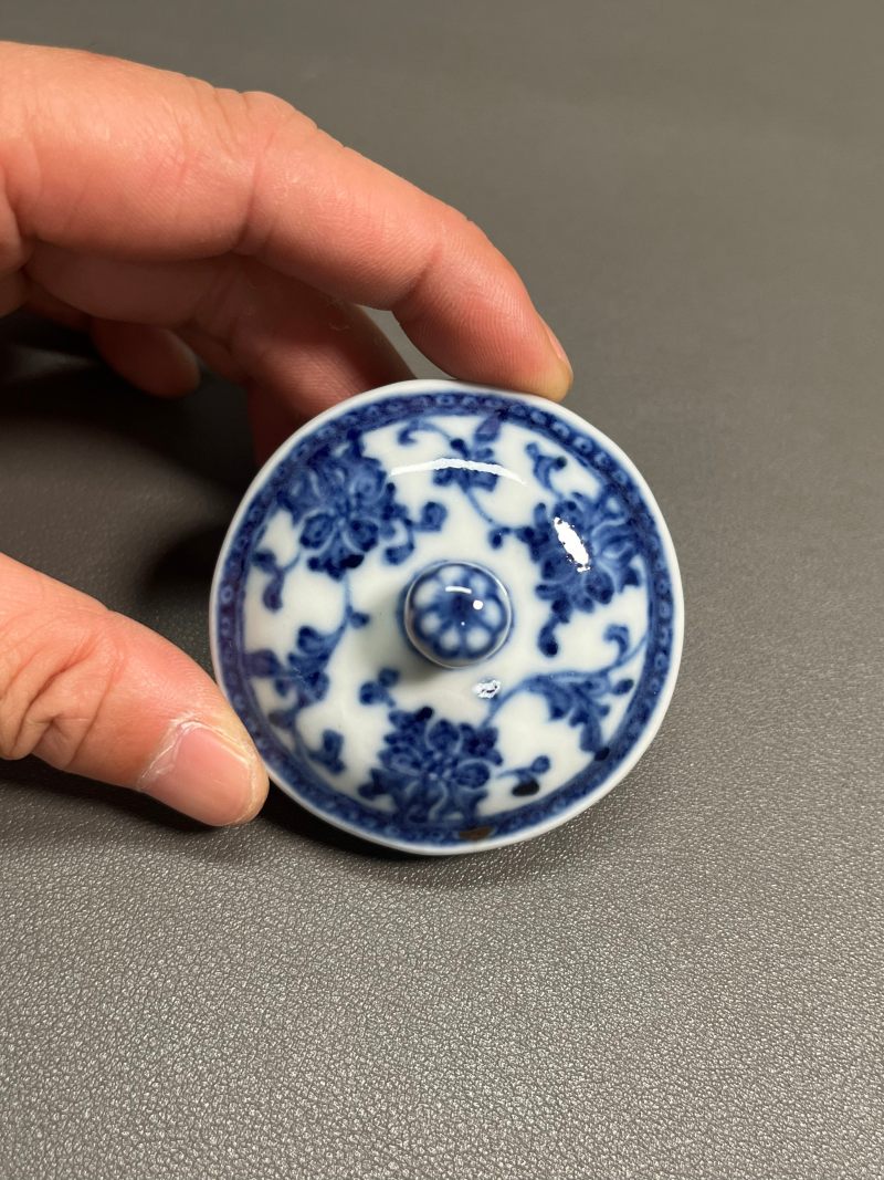 清乾隆  青花缠枝莲纹小盉壶（带木座） - 图28