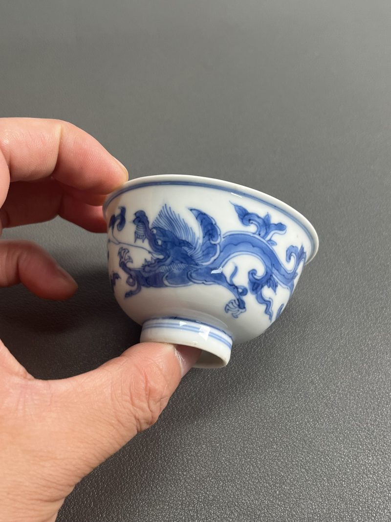 清康熙 仿成窑青花夔龙纹小杯 - 图9
