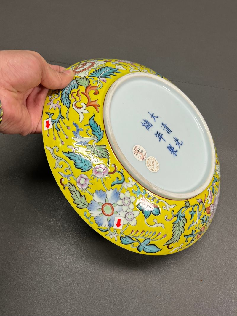 清光绪  黄地粉彩缠枝花卉纹盘 - 图13