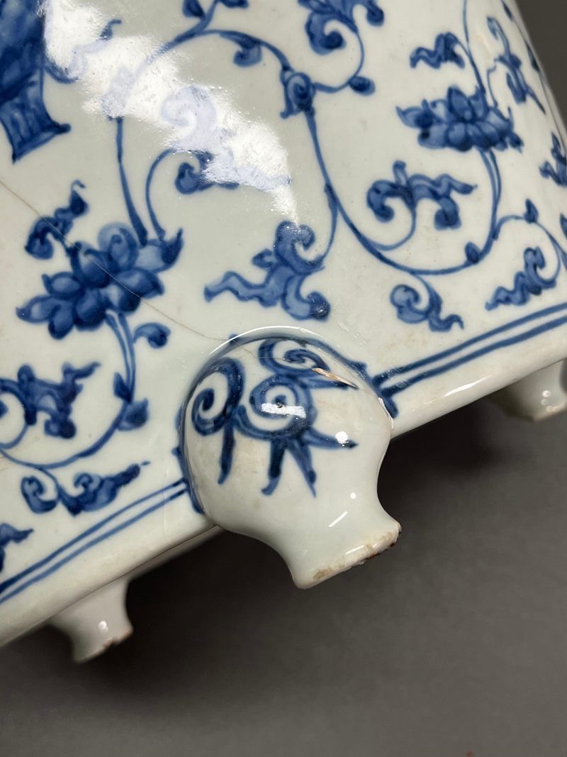 明正德 青花莲托八宝纹香炉 - 图15