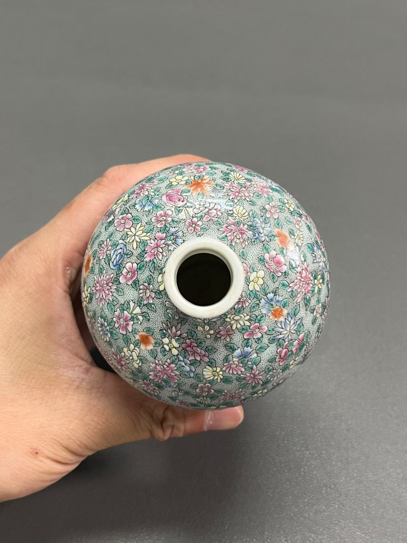 清晚期  粉彩“百花不落地”梅瓶 - 图8