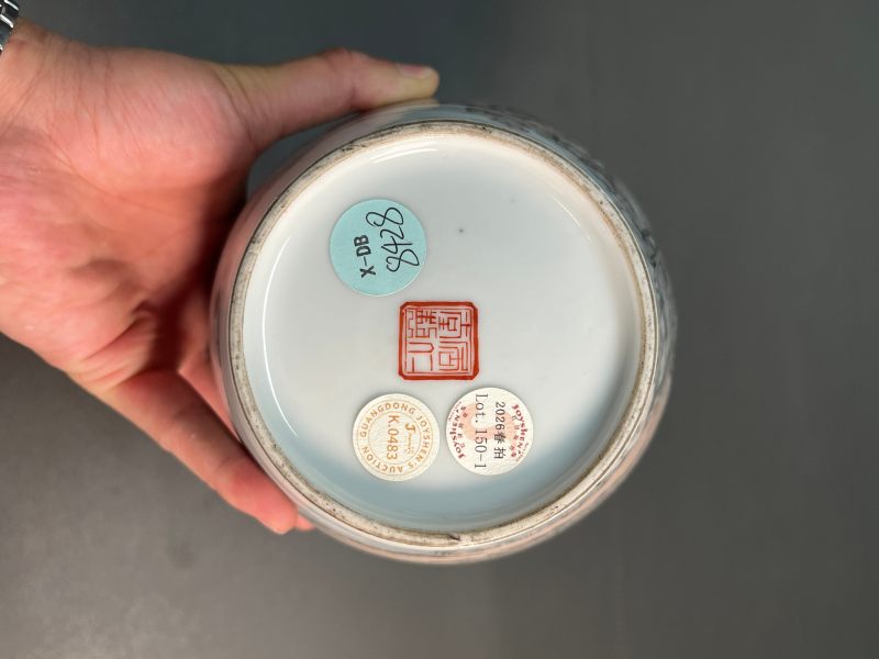 民国  粉彩通景山水长颈瓶（配原座） - 图18