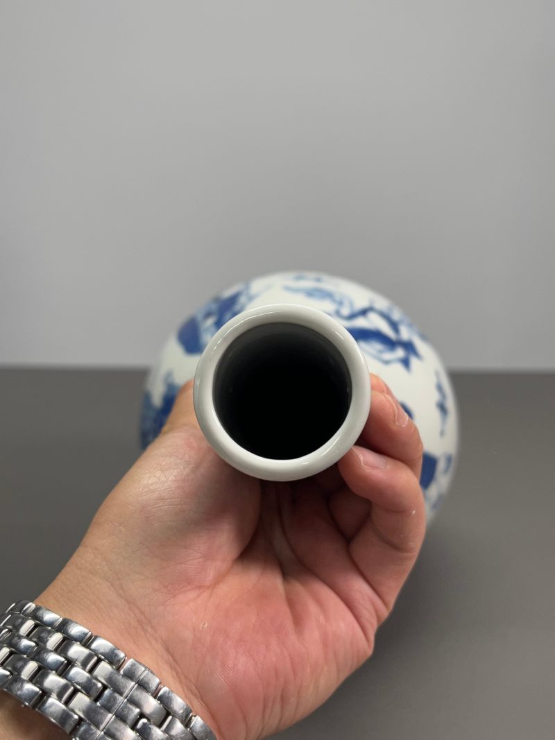 清晚期  青花市井人物故事图胆瓶（一对） - 图16