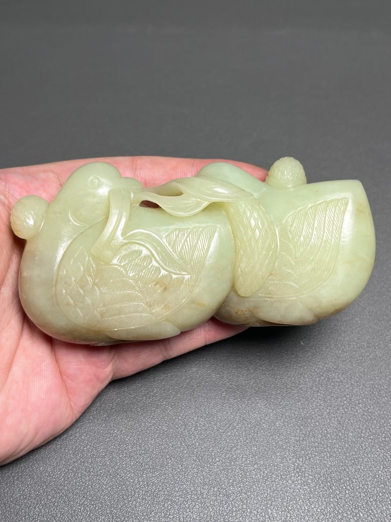 清乾隆  玉雕鸳鸯摆件（带木座） - 图6