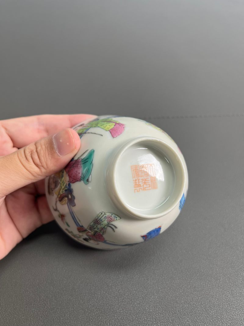 清道光  粉彩“十二花神”图盖碗 - 图9