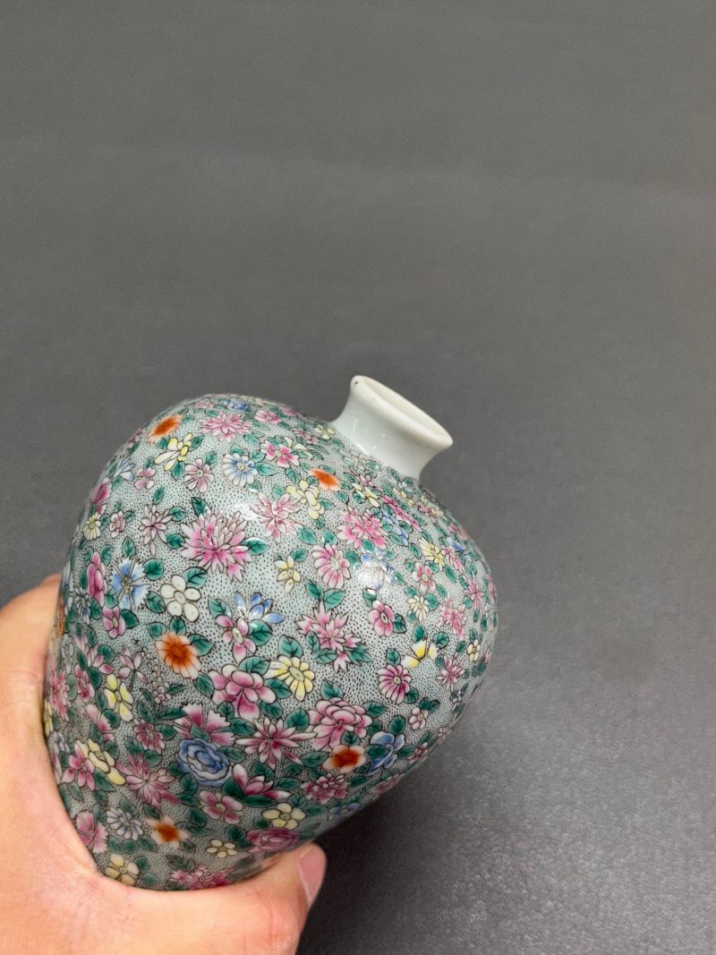 清晚期  粉彩“百花不落地”梅瓶 - 图9
