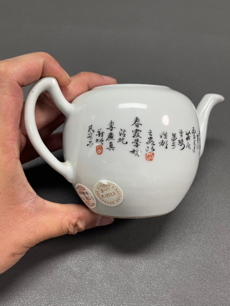 民国  王琦风格粉彩“陶渊明爱菊”图
茶壶 - 图5