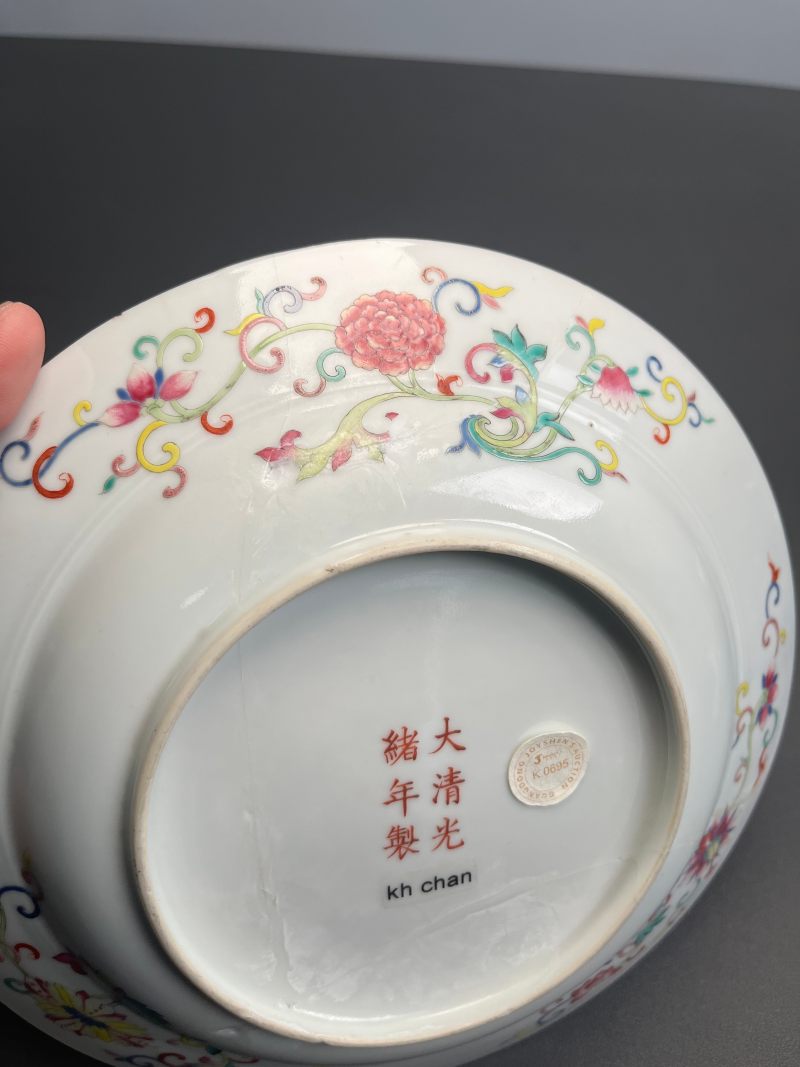 清光绪  粉彩“福禄万代”百蝶团龙纹束腰大盘 ( 一对 ) - 图21