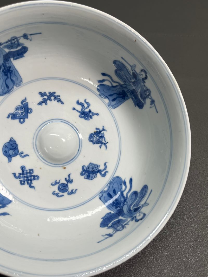 清康熙   青花浮雕回纹外折枝四季花卉内“麻姑献寿”图馒头心碗（一对） - 图21