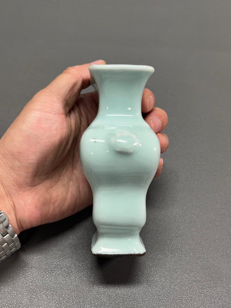 清乾隆  豆青釉双兽耳四方弦纹尊 - 图4