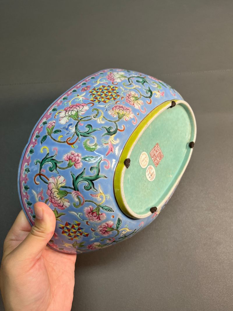清道光  蓝地粉彩洋石竹纹海棠洗 - 图10