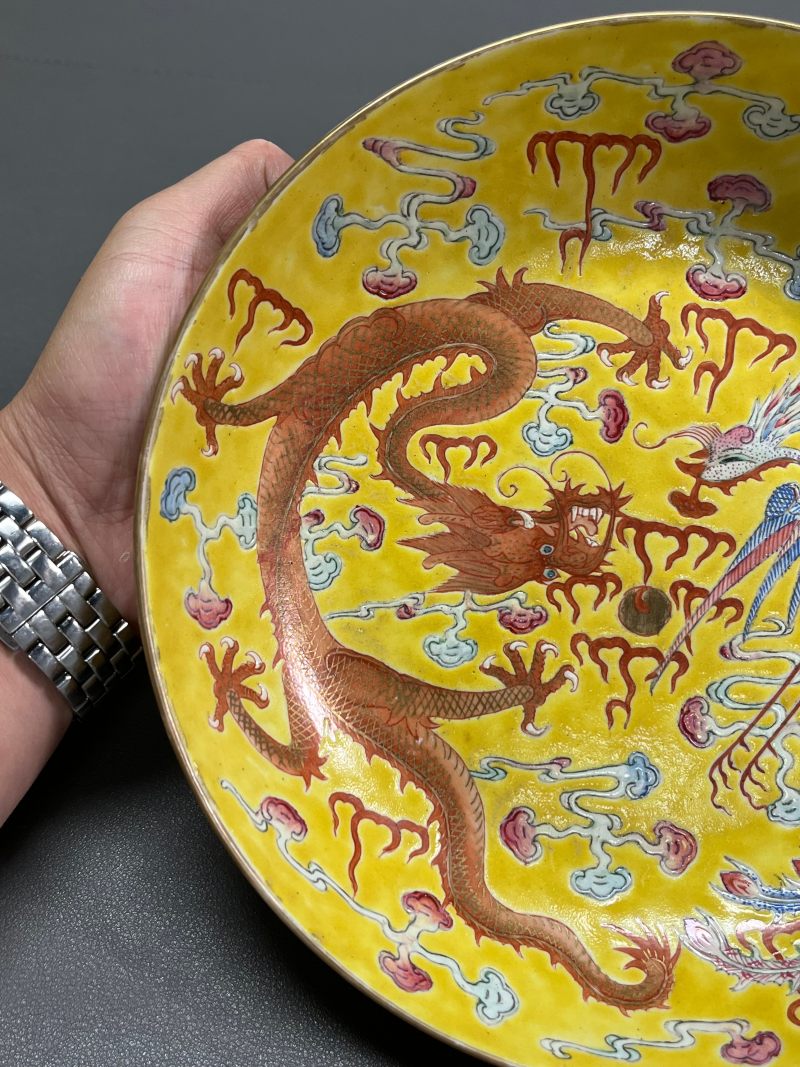 清光绪 黄地粉彩龙凤呈祥纹盘（一对） - 图16