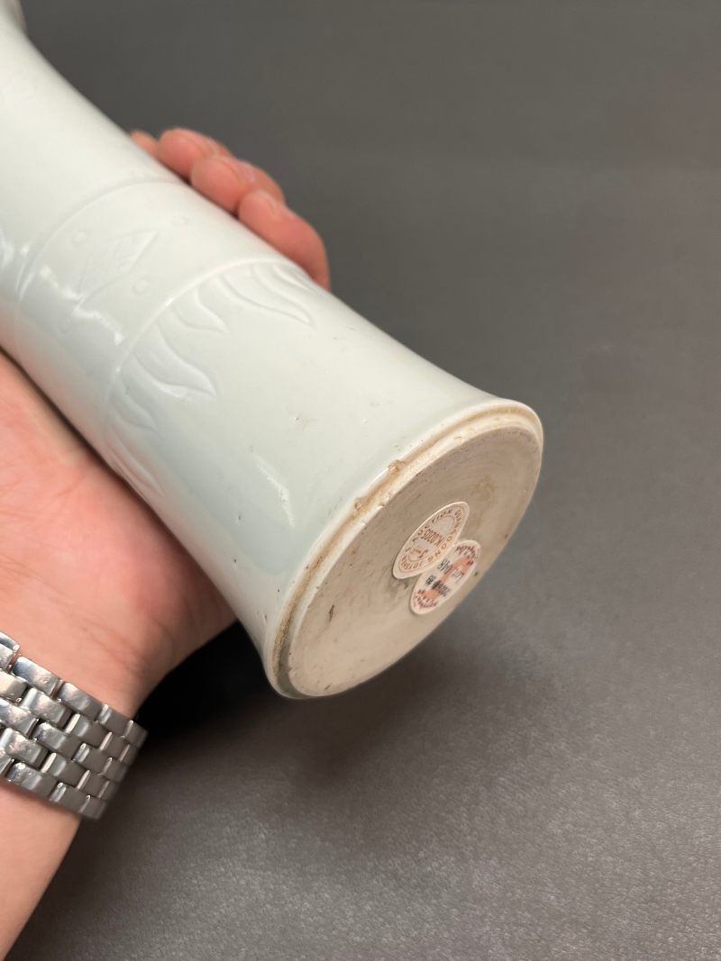 明末清初  白釉暗刻龙纹花觚 - 图16