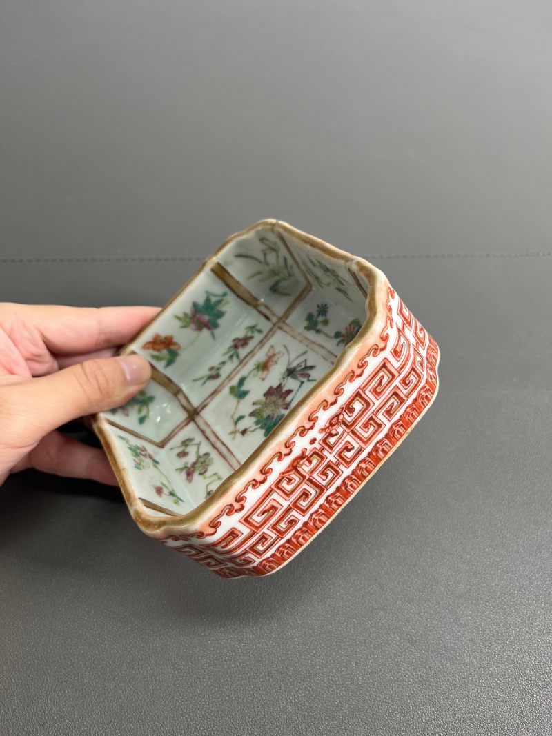 清咸丰  粉彩矾红描金夔龙纹倭角格栅洗 - 图9