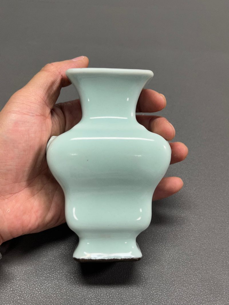 清乾隆  豆青釉双兽耳四方弦纹尊 - 图5