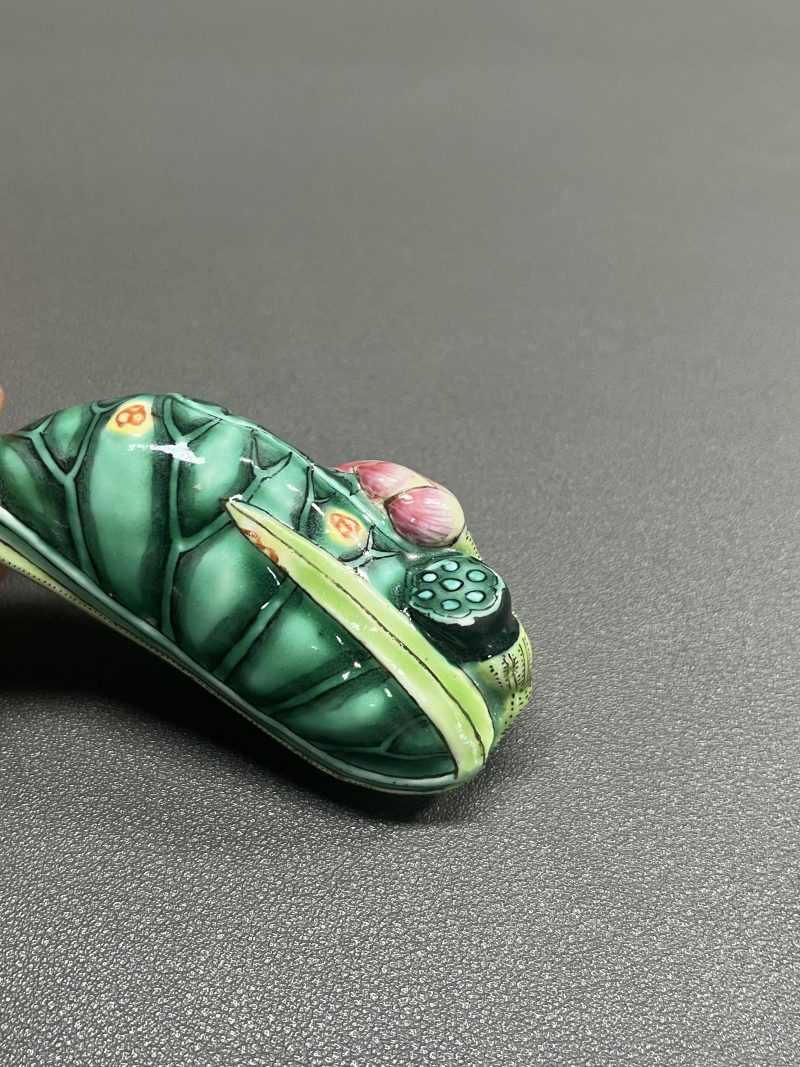清  仿生荷叶莲花鼻烟壶 - 图8