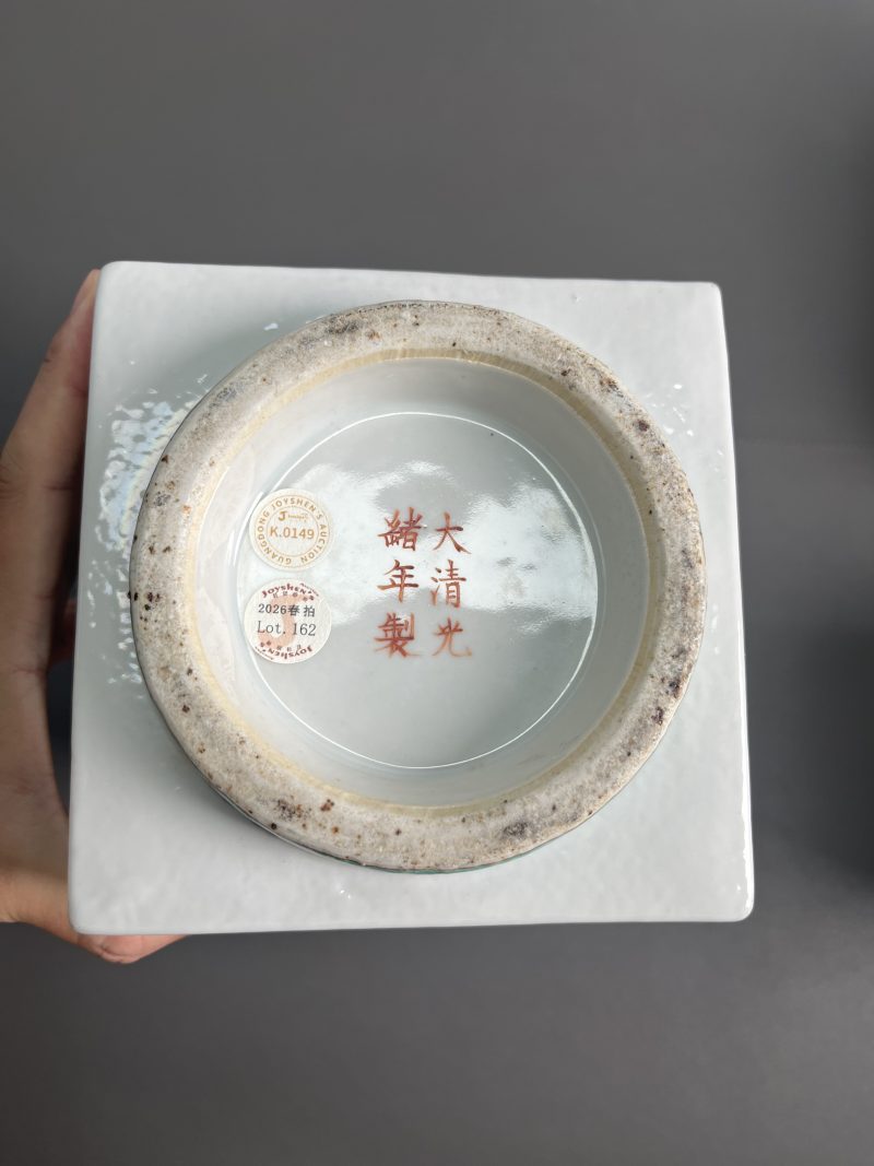 清光绪  粉彩百蝶图象耳琮式瓶 - 图14