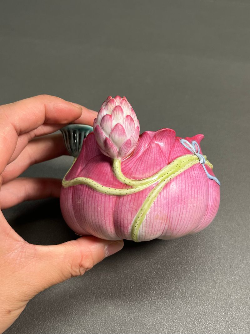 清乾隆  粉彩荷花形水盂 - 图5