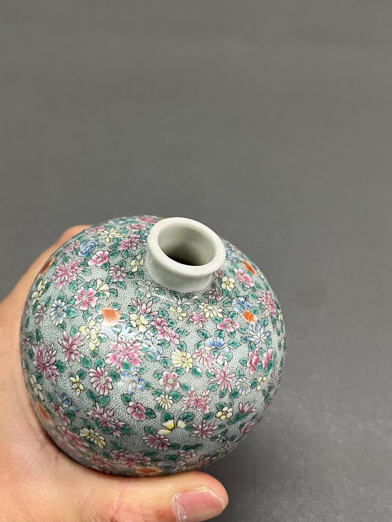 清晚期  粉彩“百花不落地”梅瓶 - 图11