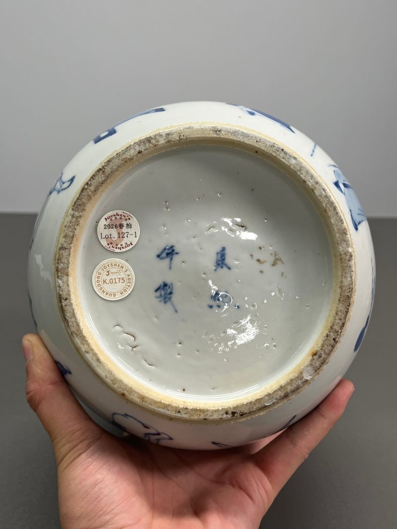 清晚期  青花市井人物故事图胆瓶（一对） - 图19