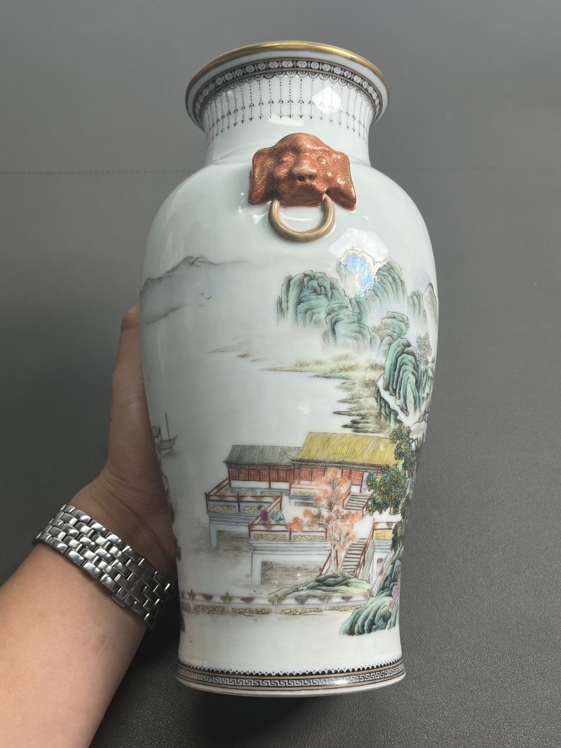 民国  粉彩山水人物双兽耳瓶 - 图5