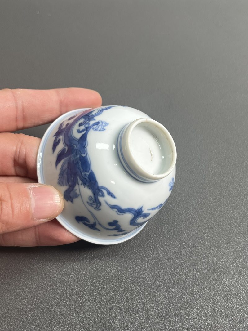 清康熙 仿成窑青花夔龙纹小杯 - 图13