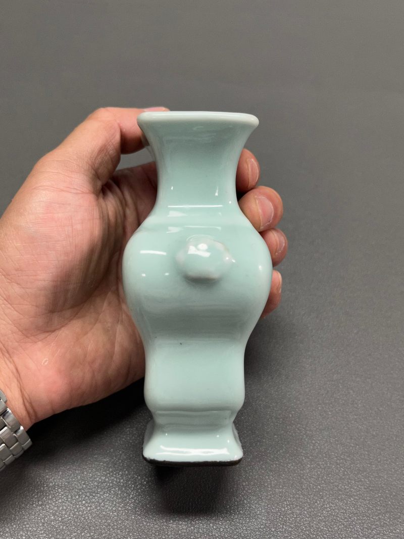 清乾隆  豆青釉双兽耳四方弦纹尊 - 图6