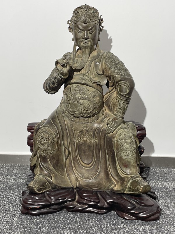 二十世纪  铜鎏刻云龙纹大关公座像（附座） - 图2