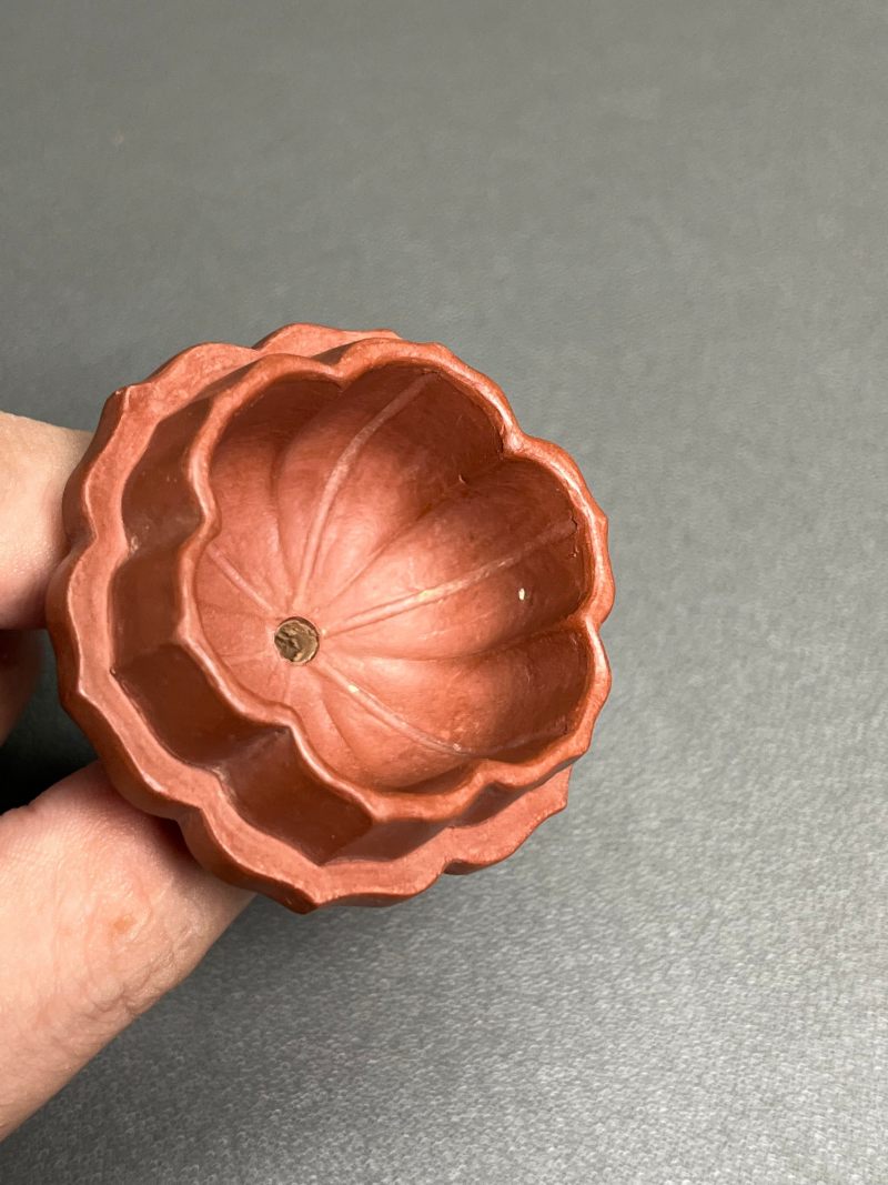 清 朱泥高菱花壶 - 图26