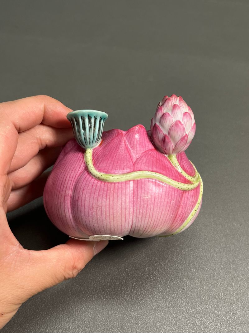 清乾隆  粉彩荷花形水盂 - 图6