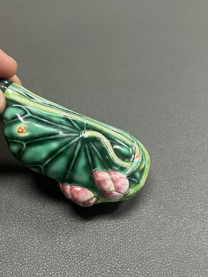 清  仿生荷叶莲花鼻烟壶 - 图9