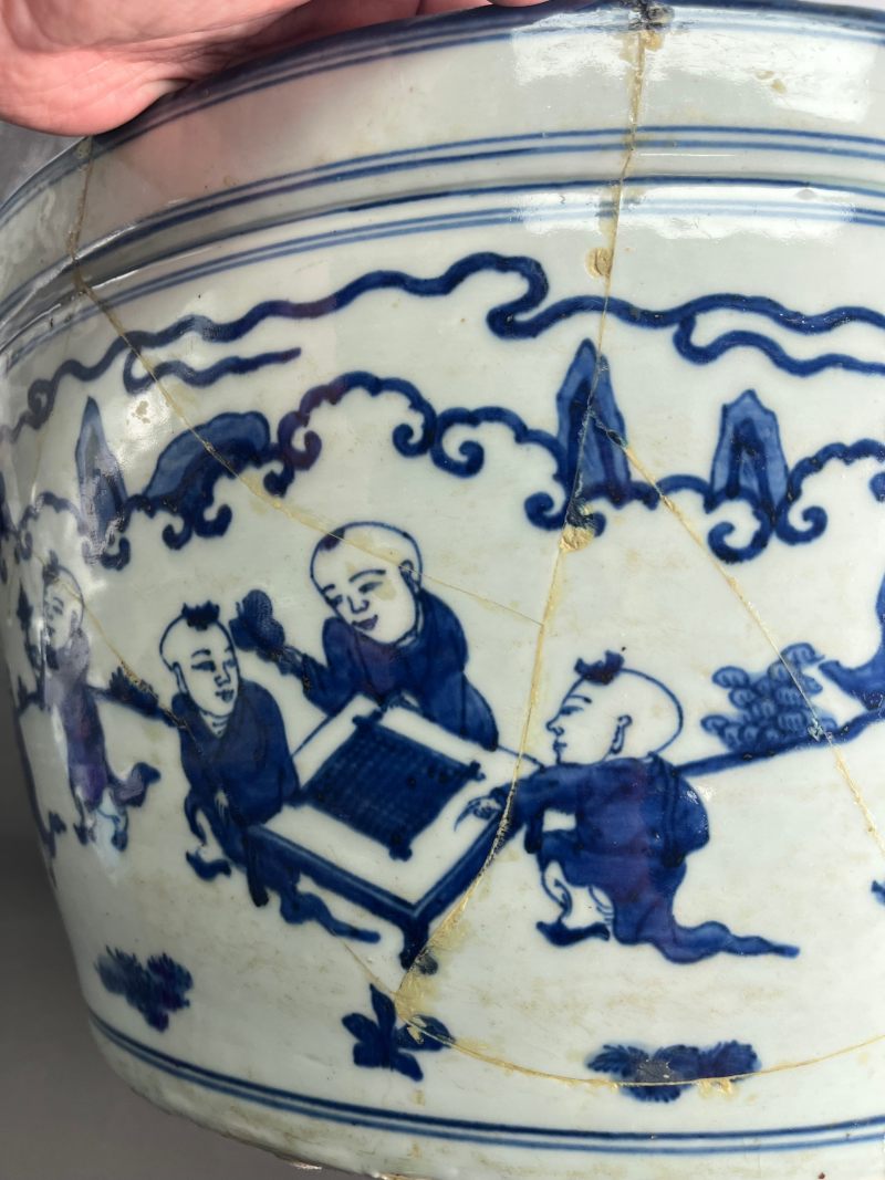 明嘉靖  青花 " 十六子闹春 " 图大缸 - 图9