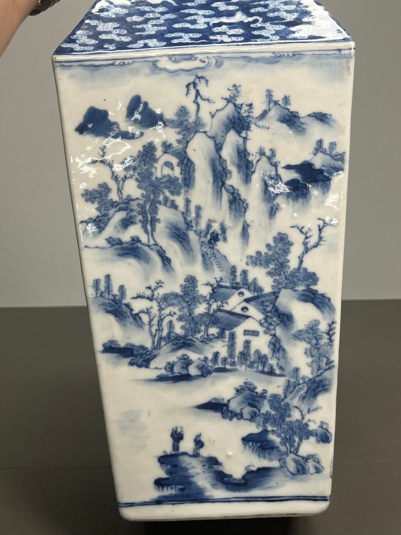 清中期  青花文人山水云蝠纹四方大尊 - 图6