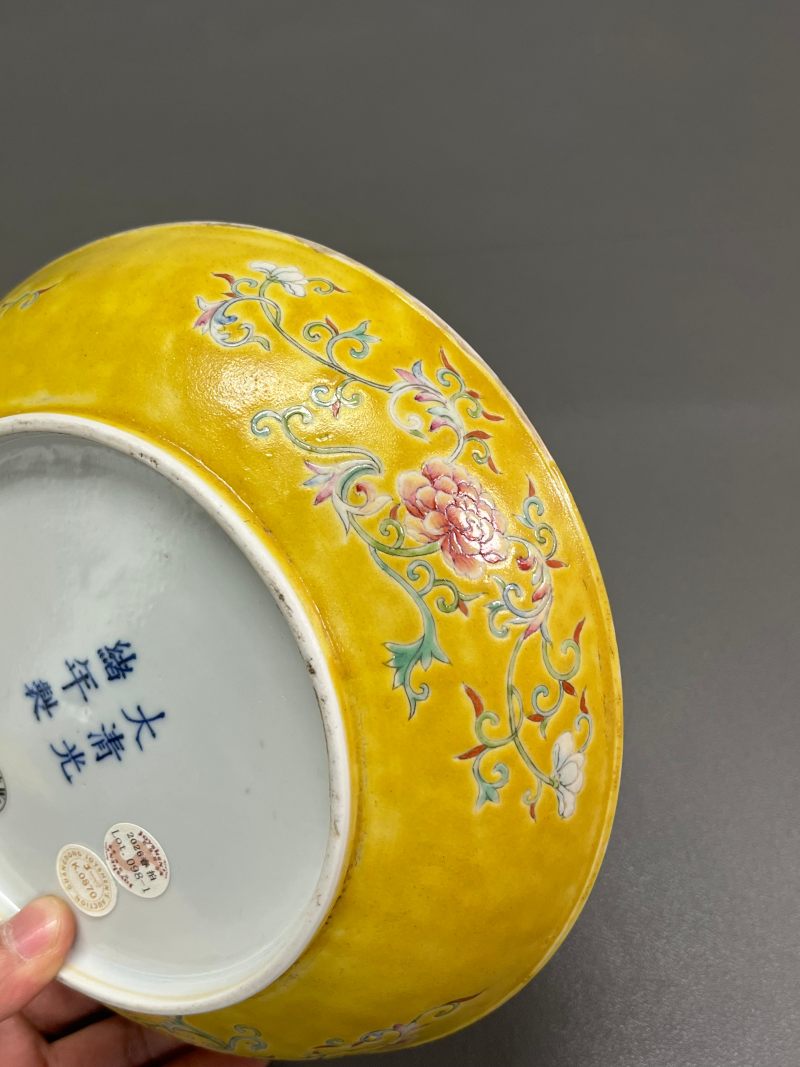 清光绪 黄地粉彩龙凤呈祥纹盘（一对） - 图19