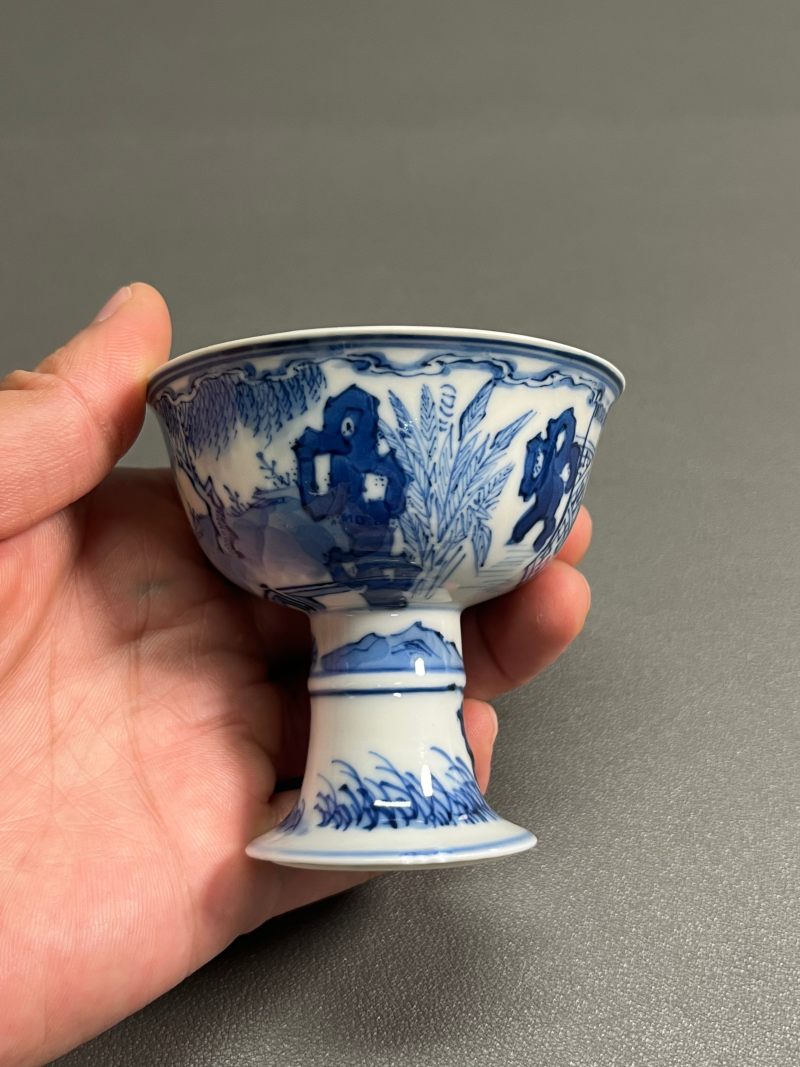 十八世纪  青花庭院高仕图梵文高足杯 - 图7