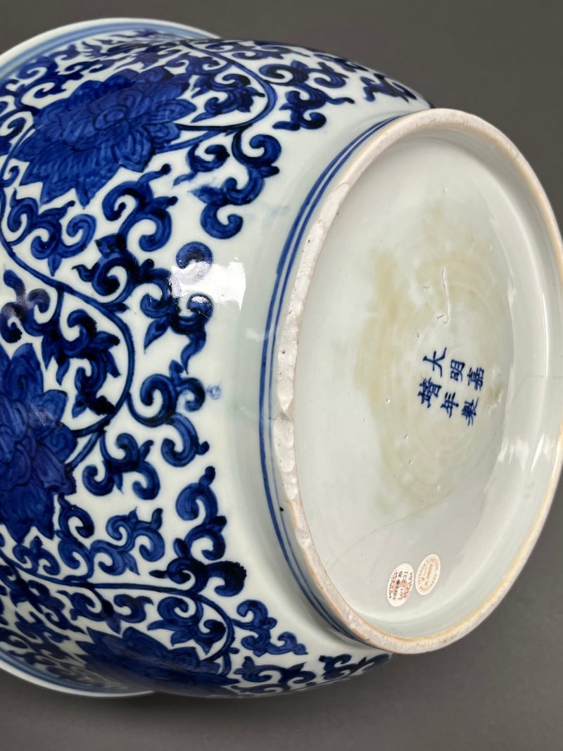 明嘉靖 青花缠枝莲纹大碗 - 图16