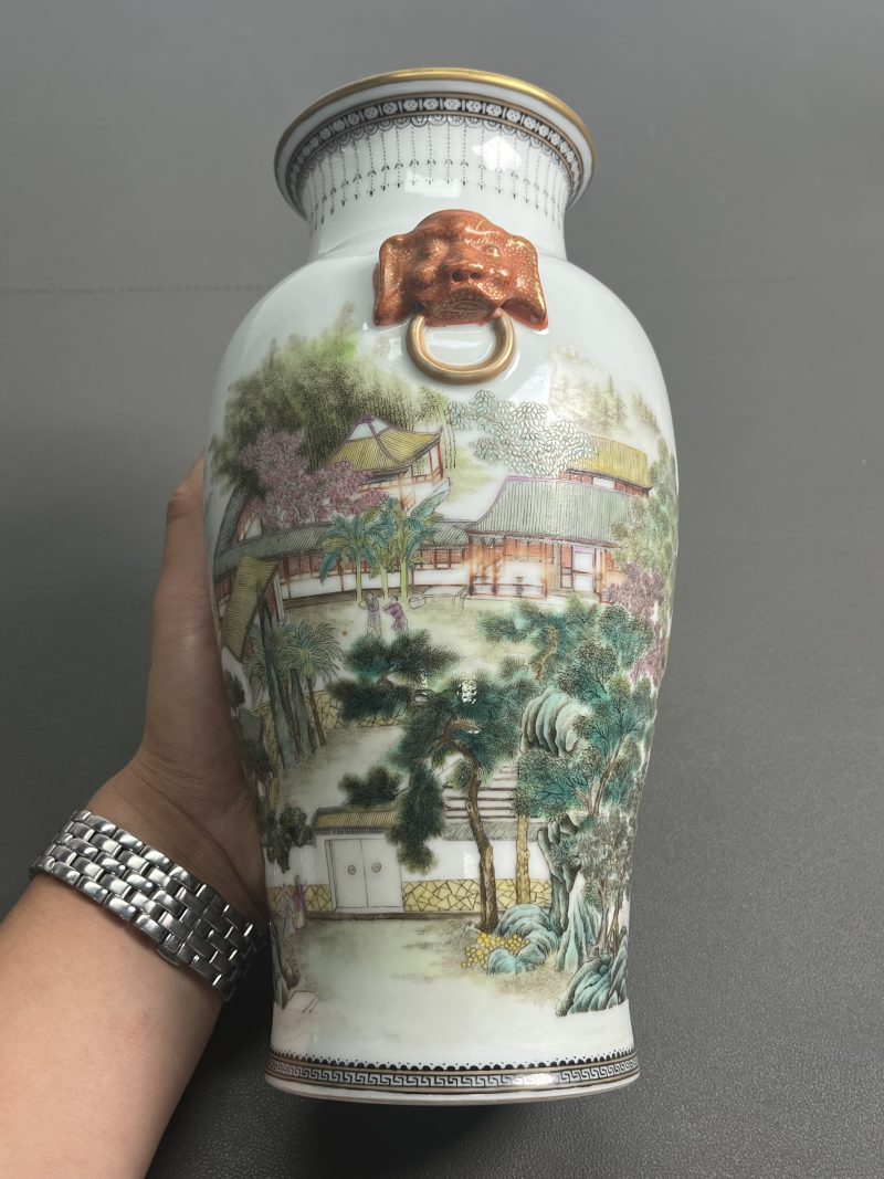 民国  粉彩山水人物双兽耳瓶 - 图7