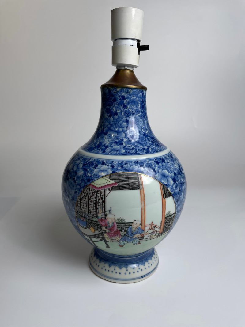 民国  青花地粉彩教子图瓶 - 图2