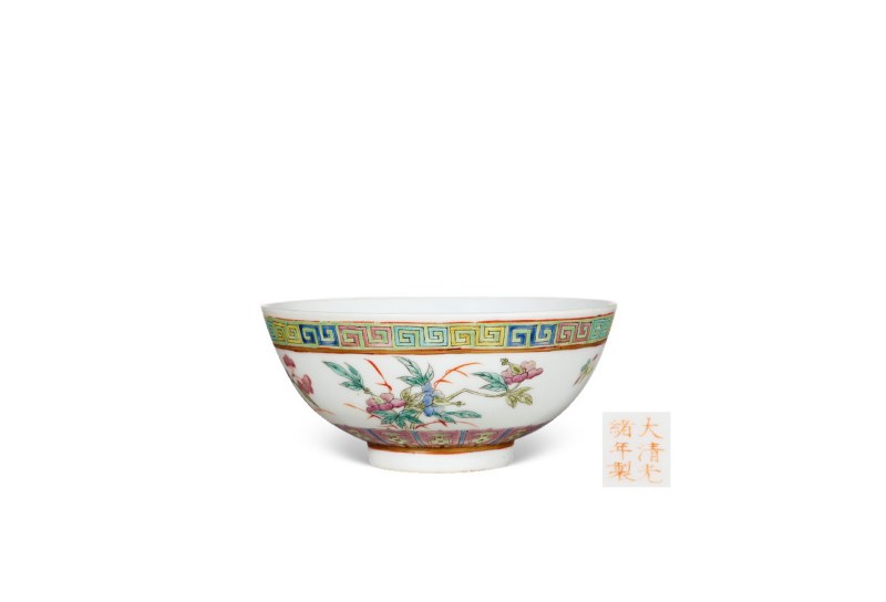 清光绪  粉彩折枝花卉纹碗