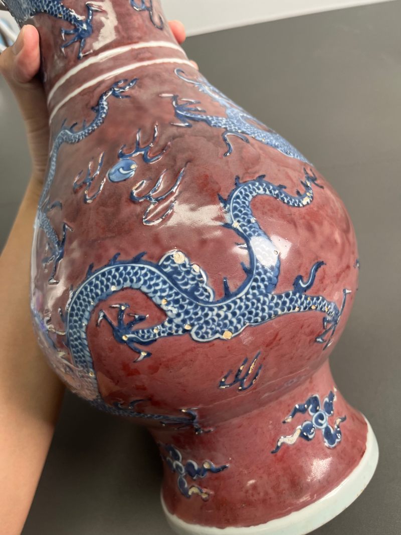 清康熙  青花釉里红堆塑云龙纹琵琶尊 - 图10
