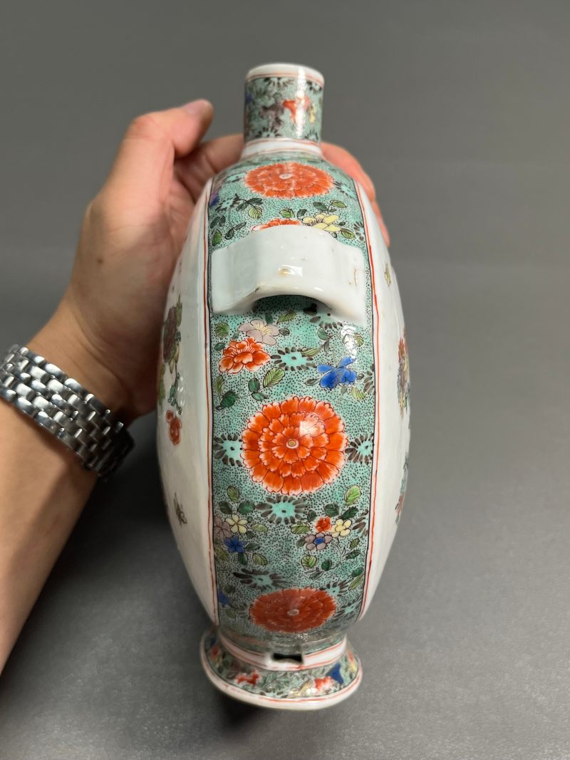 清康熙  五彩“花篮纹”双耳穿带抱月瓶 - 图10