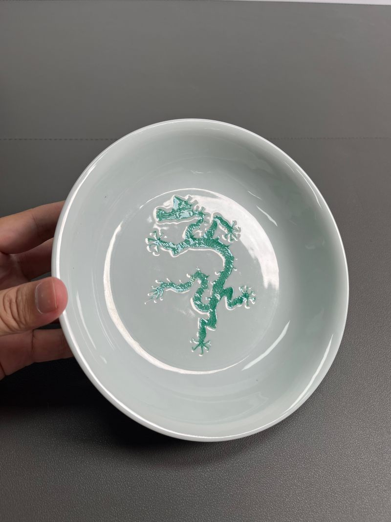 清康熙  白釉暗刻绿彩龙纹盘 - 图9